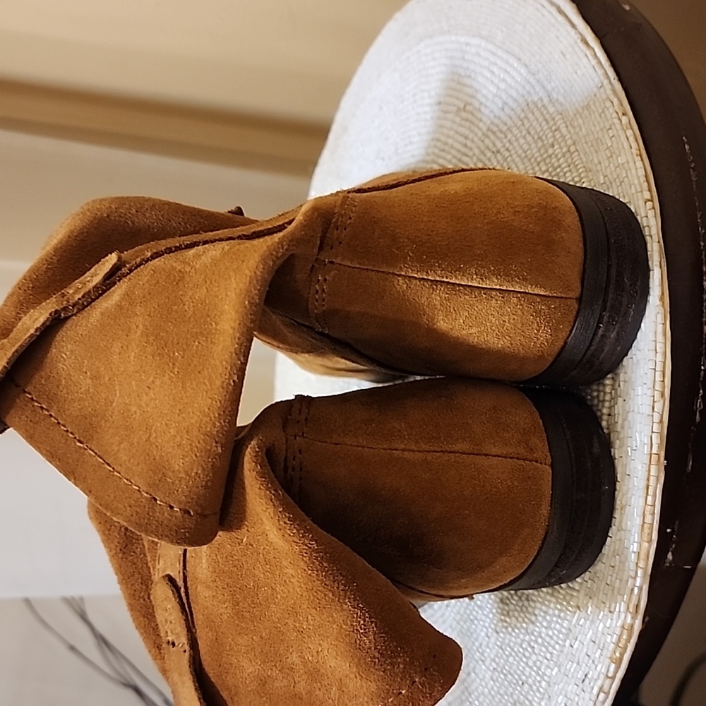 NWT.Vince Camuto Boots 7.5M Western Style Ankle Booties Cogniac Suede Pull On - Picture 4 of 6